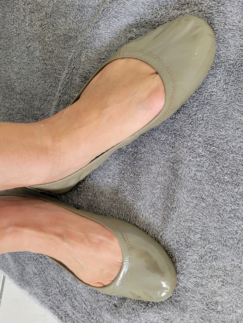 TORY BURCH Women’s Patent Leather Ballet Flats in Gray Color